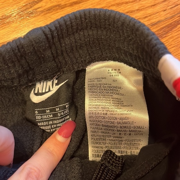 Nike Boy’s Red and Black Joggers Size M(5-6) - Picture 3 of 4